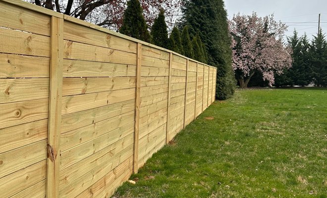 Wood fence horizontal